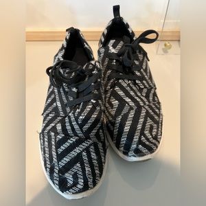Toms black and white printed sneaker